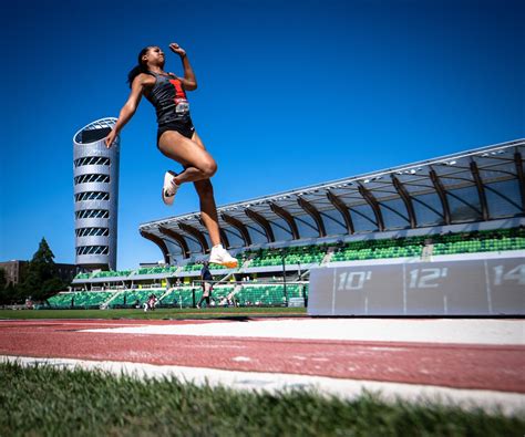 Oregon City’s Sophia Beckmon finishes with long jump silver at .